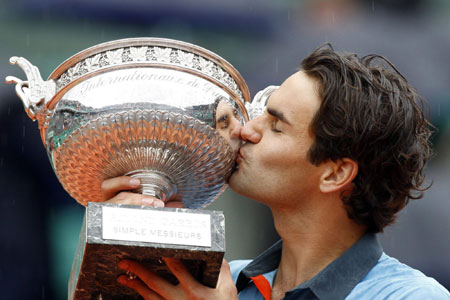 Inspired Federer conquers clay, equals record