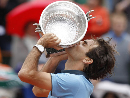 Inspired Federer conquers clay, equals record