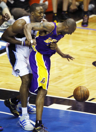 Lakers take 3-1 lead over Magic in NBA finals