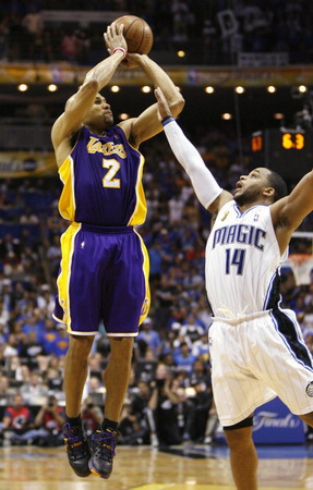 Lakers take 3-1 lead over Magic in NBA finals