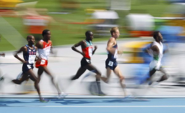 Bernard Lagat of the US (L) races through a corner in his men's 5,000 metres heat at the IAAF World Championships in Daegu Sept 1, 2011. Lagat, Farah cruise into men's 5,000m final