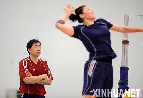王寶泉“魔鬼訓(xùn)練” 新女排首次公開(kāi)訓(xùn)練
