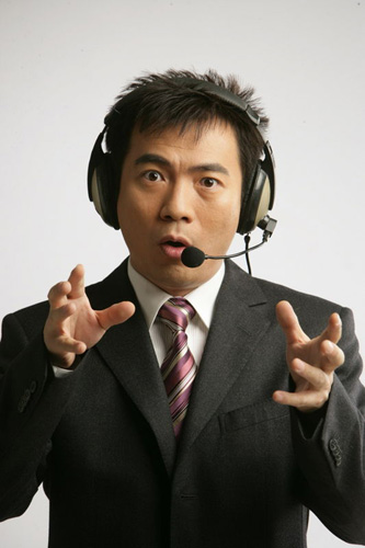黃健翔助威功夫王散打爭(zhēng)霸賽 首次獻(xiàn)聲解說功夫