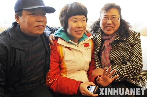 周洋慶功會不提獎金 希望解決父母工作問題