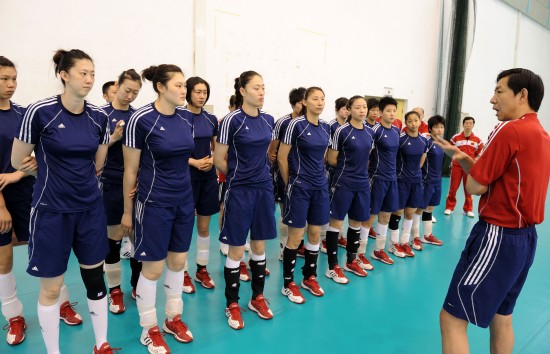 女排主帥王寶泉訓(xùn)練場上過“五一”