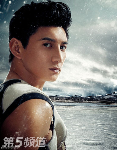 吳奇隆何雯娜攜手風雪中