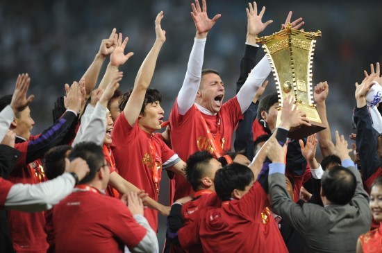 足協(xié)杯：天津泰達2:1戰(zhàn)勝山東魯能首次捧杯