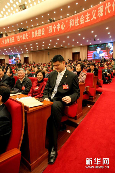 姚明當(dāng)選上海政協(xié)委員出席會議