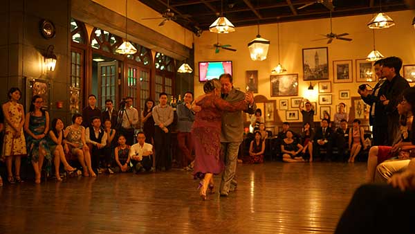 It takes many to tango