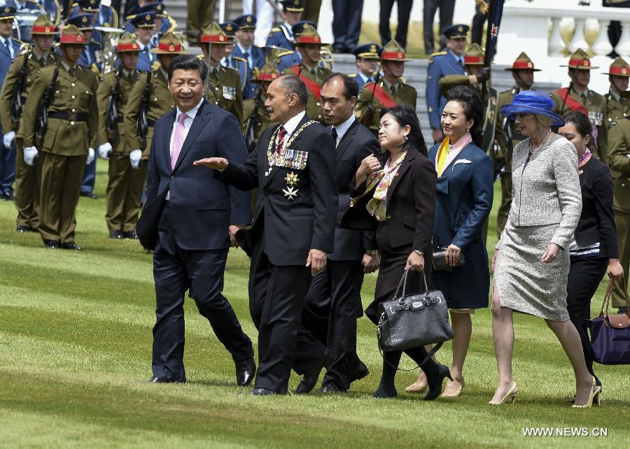 President Xi attends welcoming ceremony in Wellington, New Zealand