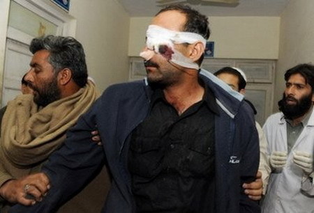 Suicide car bomber kills 18 in Pakistan