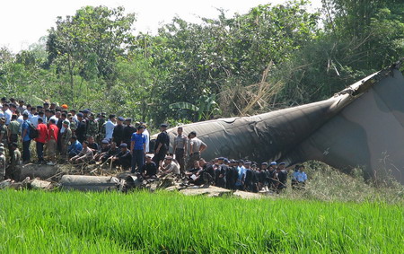 98 killed in Indonesian military plane crash