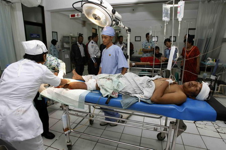 98 killed in Indonesian military plane crash