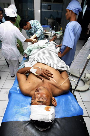 98 killed in Indonesian military plane crash