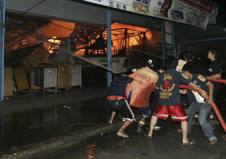 Bomb, arson attacks hit south Thailand