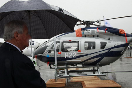 Rain glooms Paris Air Show