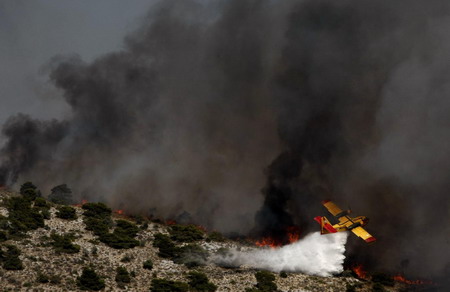 Wildfire rages near Athens