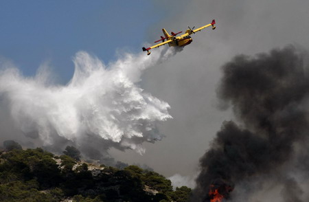 Wildfire rages near Athens