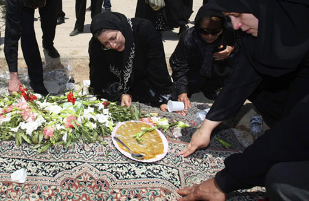 Hundreds of thousands stage somber rally in Iran