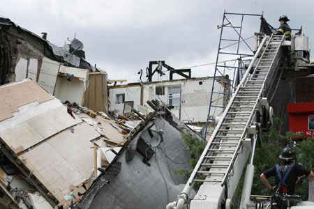 Four-story residence collapses in New York