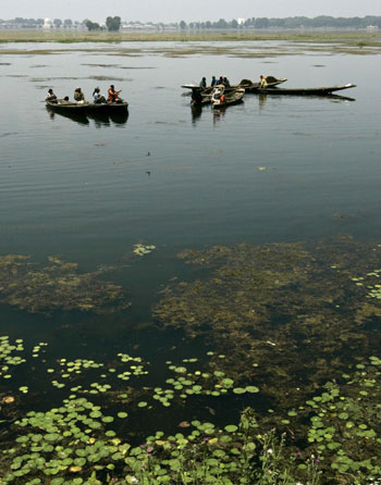 India cleans up iconic Dal Lake to control pollution