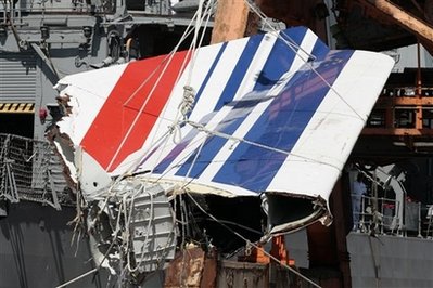 French: Air France Flight 447 fell intact into sea