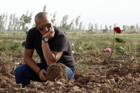 Relatives mourn Iran plane crash victims