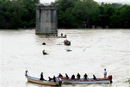 8 people killed in bridge collapse in Mexico