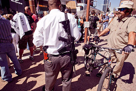 Man carrying assault weapon attends Obama protest