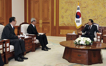 ROK president meets DPRK delegation in Seoul