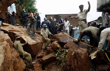 Landslide kills 12 people in Mumbai slum