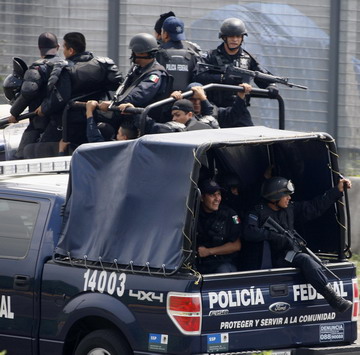 Police raid ends jetliner hijacking in Mexico