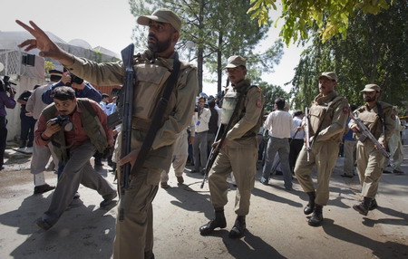 Suicide bomber kills 5 at UN office