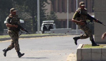 Pakistan commandos free 30 at army HQ, ending siege
