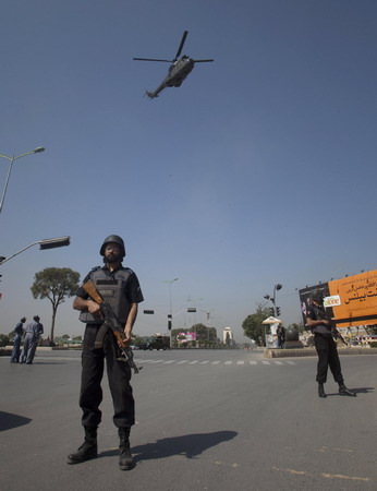 Pakistan commandos free 30 at army HQ, ending siege