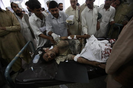Car bomb in Pakistan kills 100