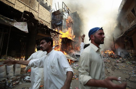 Car bomb in Pakistan kills 100