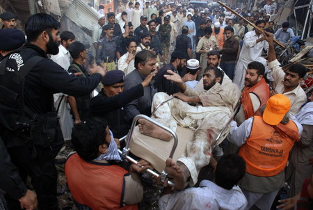 Car bomb in Pakistan kills 100