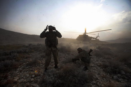 Pakistan military closes in on Taliban stronghold