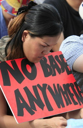 Thousands of Japanese protest US base plan