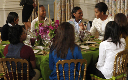 Obama hails US-India ties amid talks with Singh