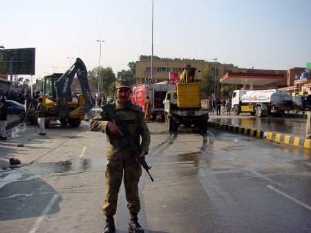 Death toll in Peshawar blast hits 11