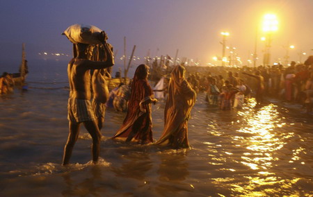 Stampede kills 7 India Hindu pilgrims