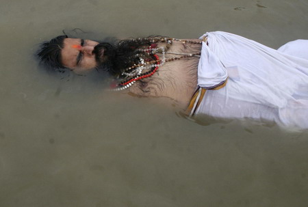 Stampede kills 7 India Hindu pilgrims