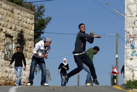 With peace talks frozen, Palestinians back protests