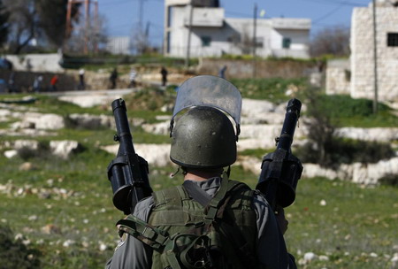 With peace talks frozen, Palestinians back protests