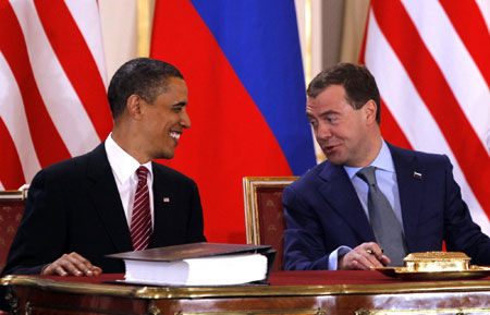 Obama and Medvedev sign disarmament treaty