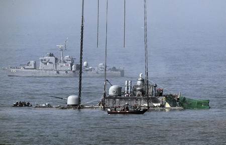 ROK begins to salvage sunken warship