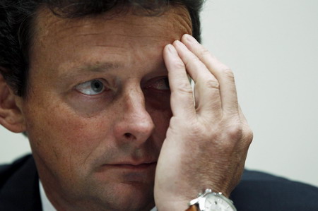 BP chief says he wasn't in loop, enraging Congress