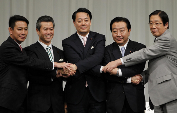 (From L-R) Former foreign minister Seiji Maehara, former transport minister Sumio Mabuchi, Trade Minister Banri Kaieda, Finance Minister Yoshihiko Noda, and Agriculture Minister Michihiko Kano join hands at the start of a political debate for the ruling Democratic Party of Japan's (DPJ) leadership race in Tokyo August 28, 2011. Japan's ruling party starts electing president